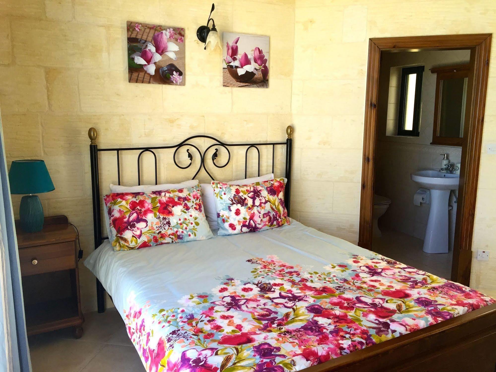Ellie Boo Bed & Breakfast Вікторія Екстер'єр фото