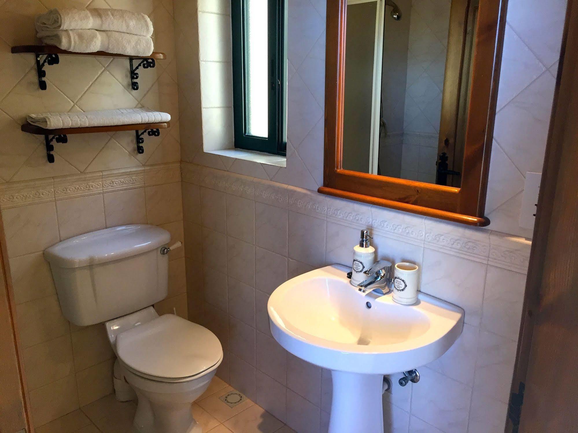 Ellie Boo Bed & Breakfast Вікторія Екстер'єр фото