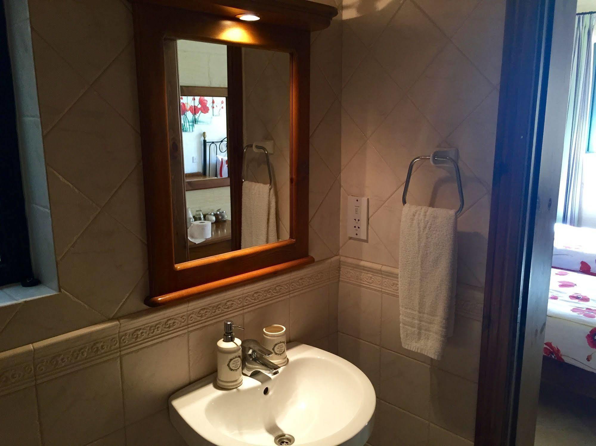 Ellie Boo Bed & Breakfast Вікторія Екстер'єр фото