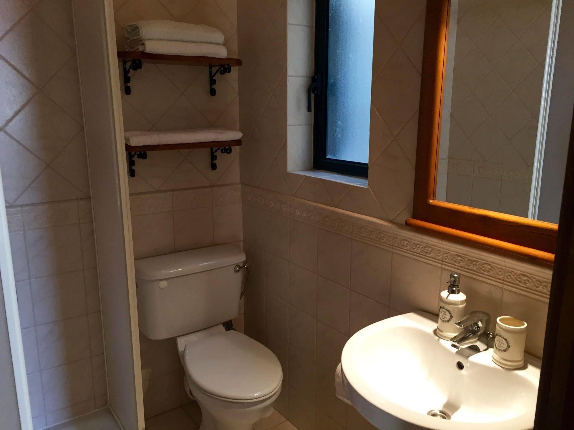 Ellie Boo Bed & Breakfast Вікторія Екстер'єр фото