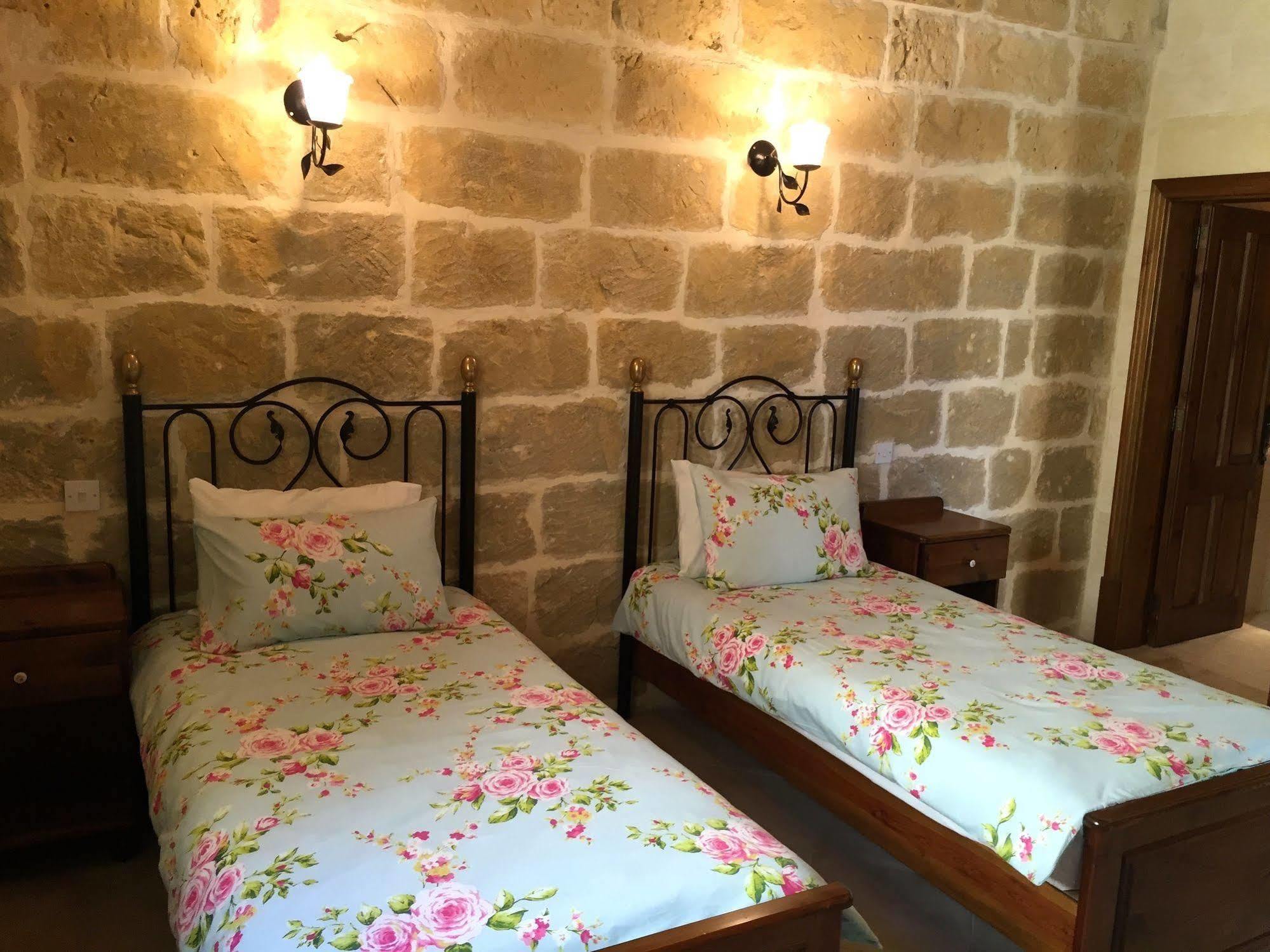 Ellie Boo Bed & Breakfast Вікторія Екстер'єр фото